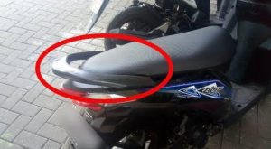 kunci tertingal dalam jok